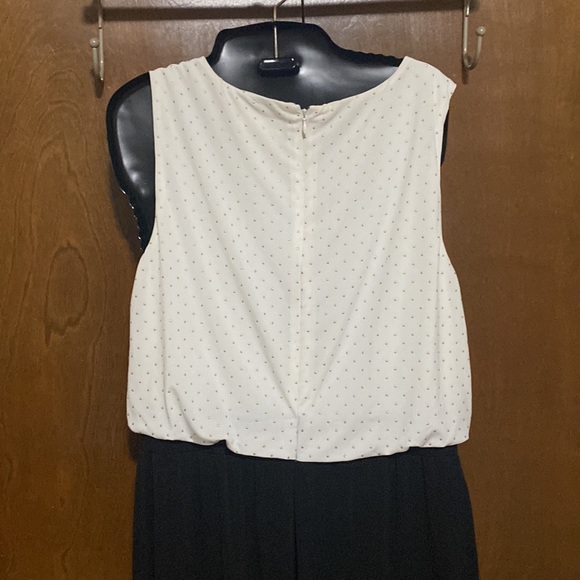 Brand: Calvin Klein
Size: 10
Color: black & white - Picture 4 of 4